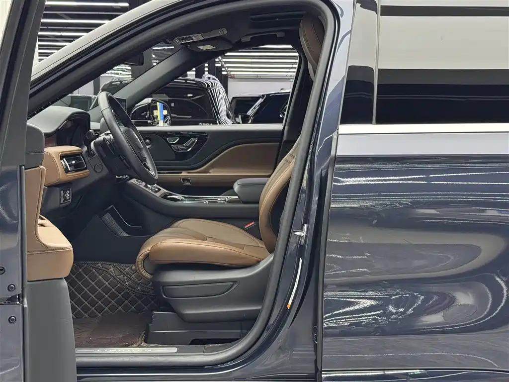 Aviator 3.0 T V6 4 WD Graceful