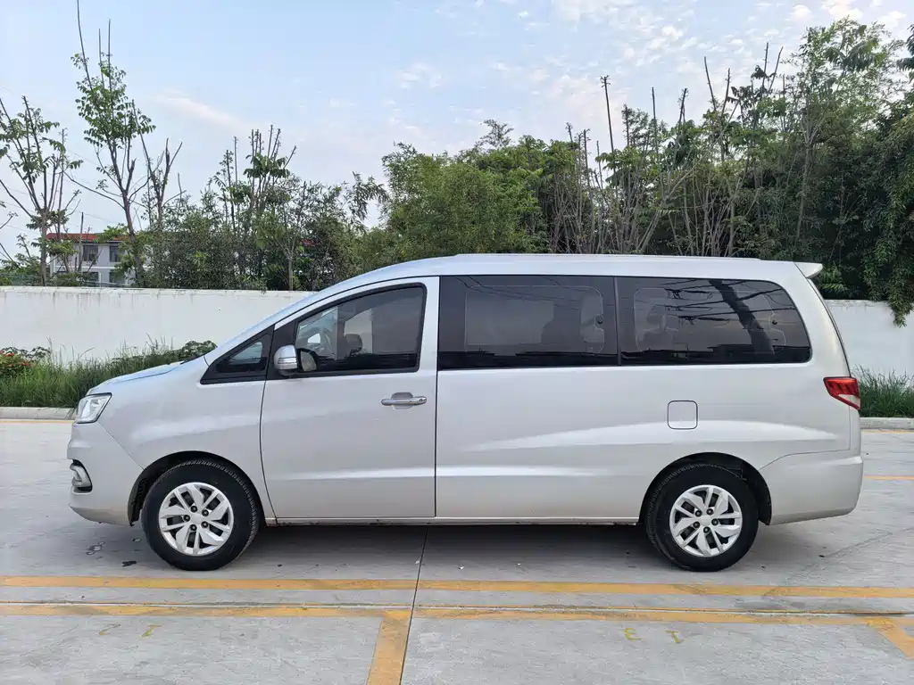 Refine M4 Business Travel Series 2.0 L Manual Comfort CN-V