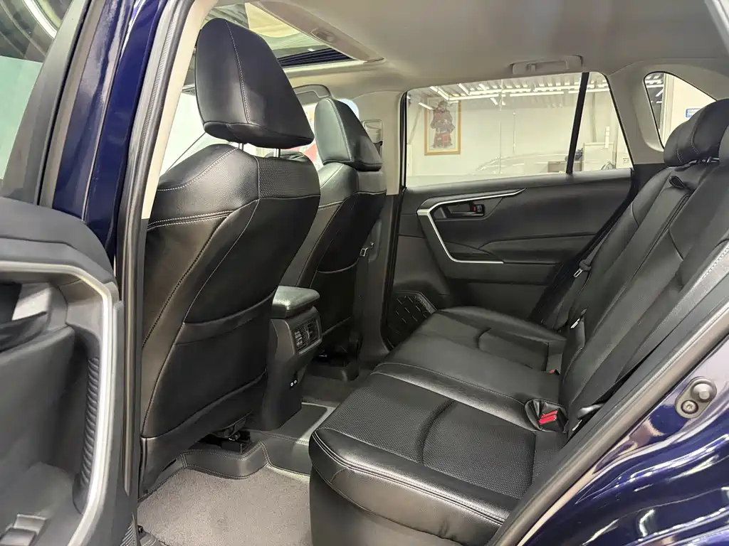 RAV4 Dual Engine 2.5 L E-CVT 2 WD Elite