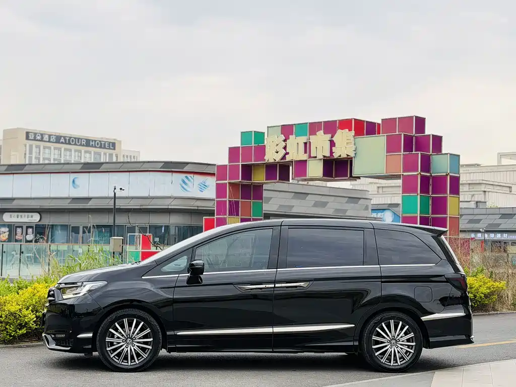 Elysion 2.0 L e:HEV Luxury Early Enjoyment