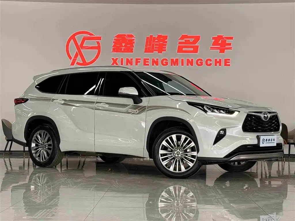 Highlander 2.5 L Smart e-Hybrid Dual Engine 4 WD Distinguished 7-seat