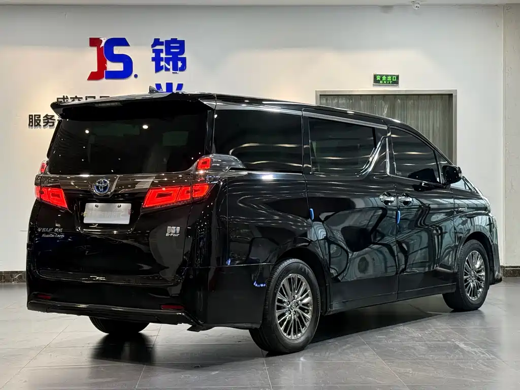 Vellfire Dual Engine 2.5 L HV Distinguished