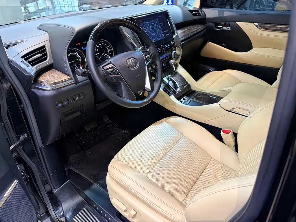 Vellfire Dual Engine 2.5 L HV Distinguished