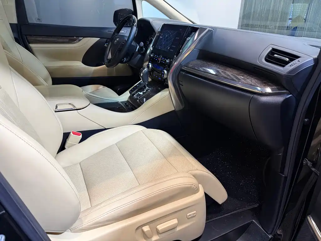 Vellfire Dual Engine 2.5 L HV Distinguished