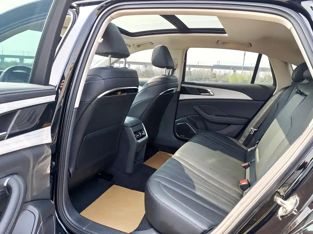 Hongqi H5 2.0 T Auto Connected Flagship