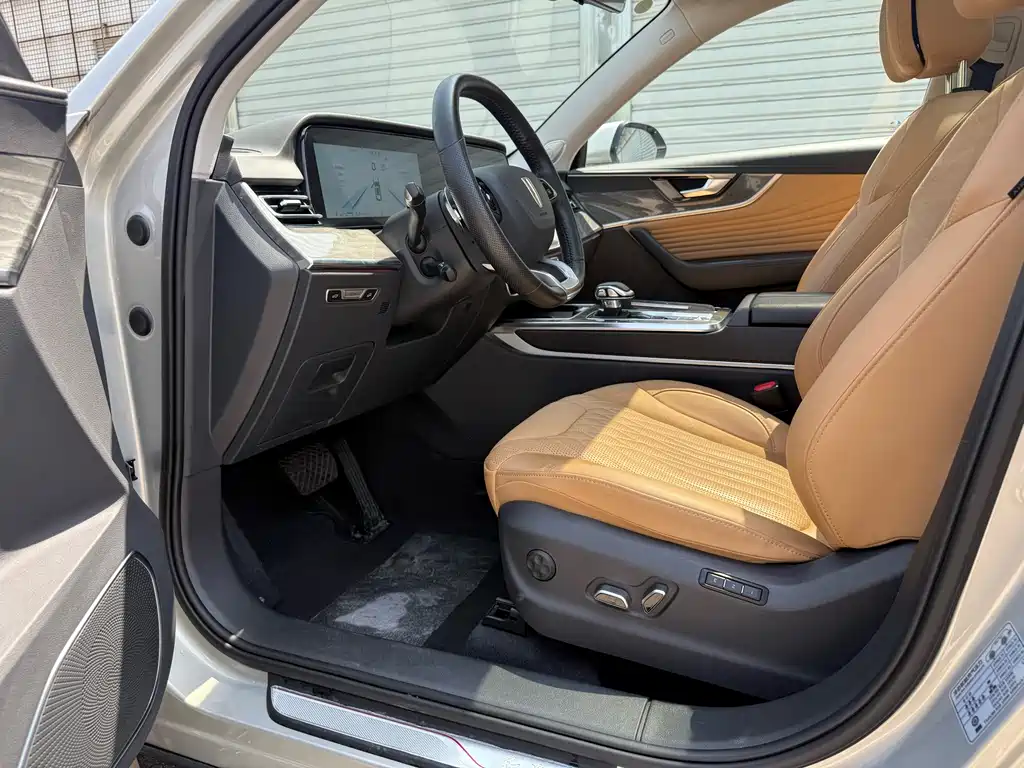 Hongqi HS5 2.0 T 4 WD Flagship Leading Pro