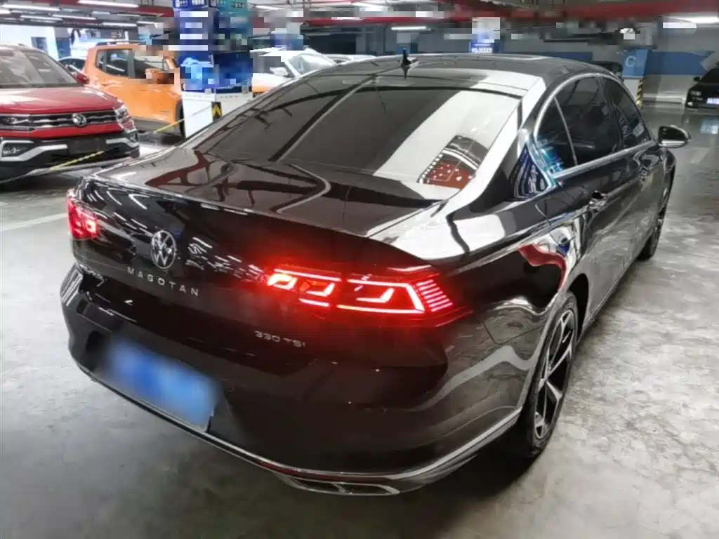 Magotan 200 10 K Commemorative 330 TSI DSG Leading