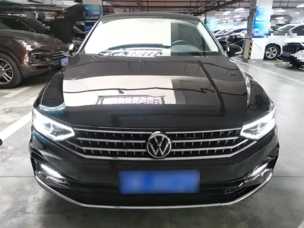 Magotan 200 10 K Commemorative 330 TSI DSG Leading