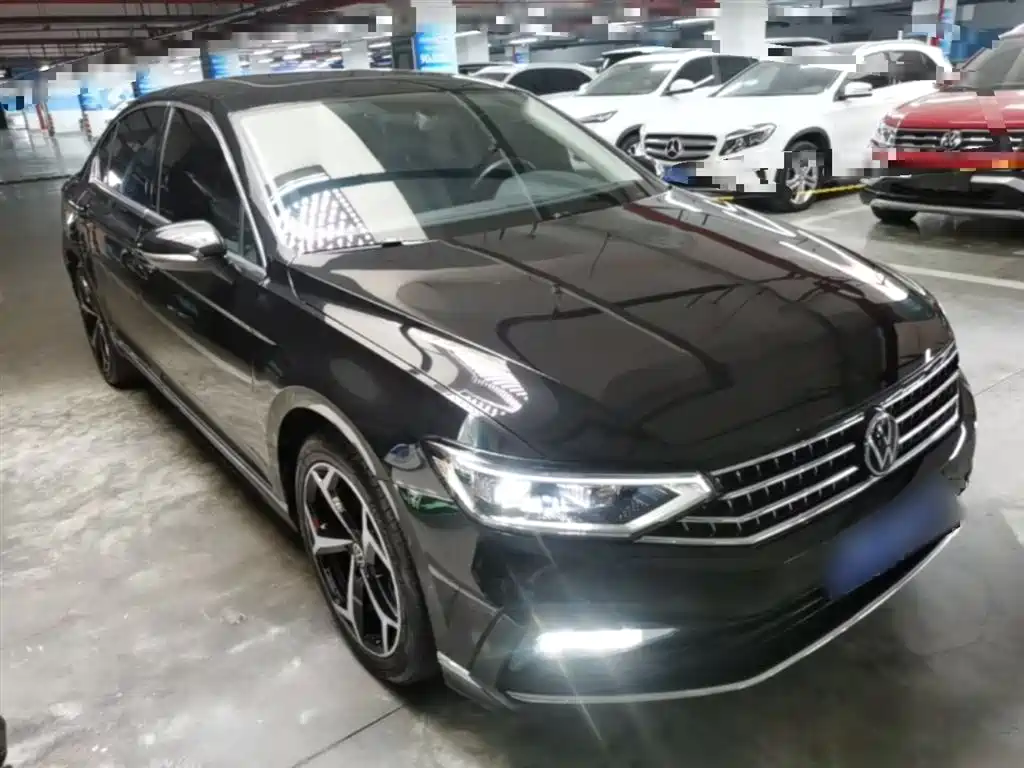 Magotan 200 10 K Commemorative 330 TSI DSG Leading