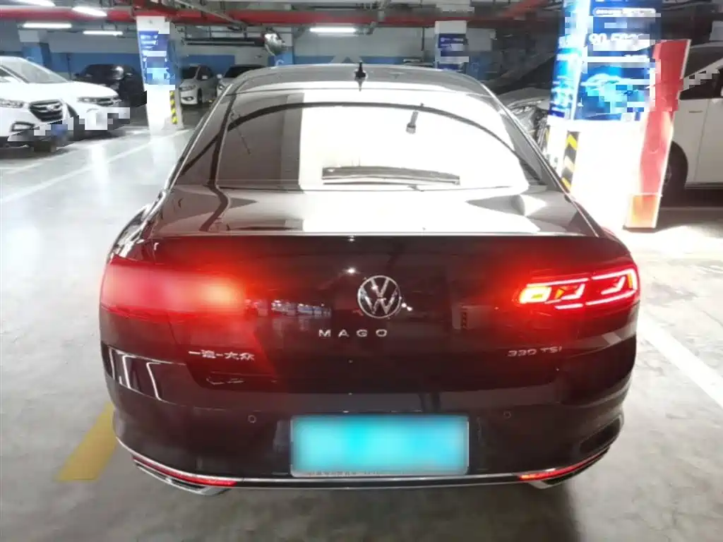 Magotan 200 10 K Commemorative 330 TSI DSG Leading