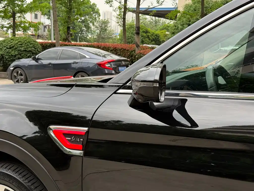 Hongqi HS5 2.0 T Connected Flagship Enjoyment 4 WD