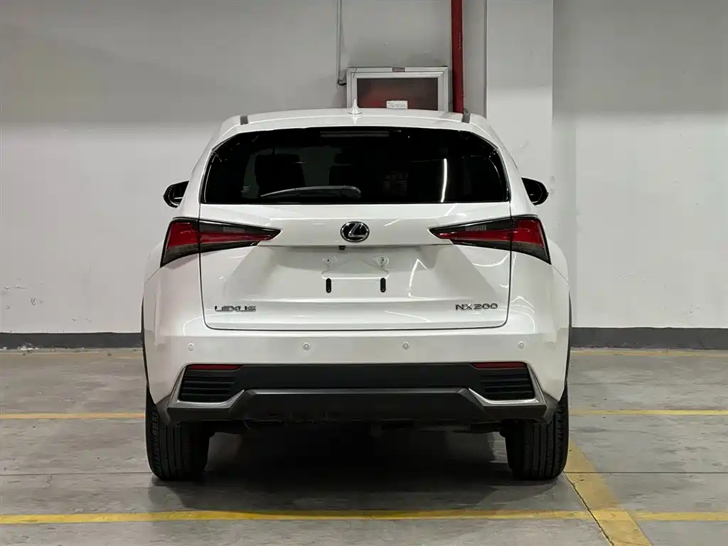 Lexus NX 200 FWD Sharp Travel CN-V
