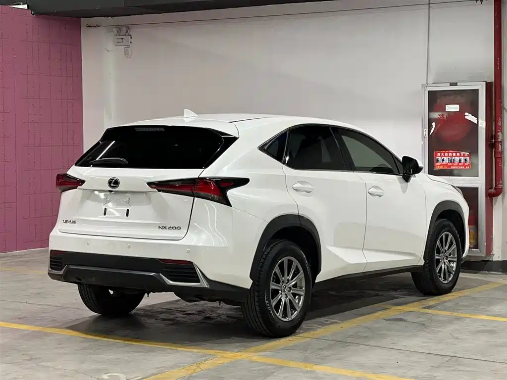 Lexus NX 200 FWD Sharp Travel CN-V