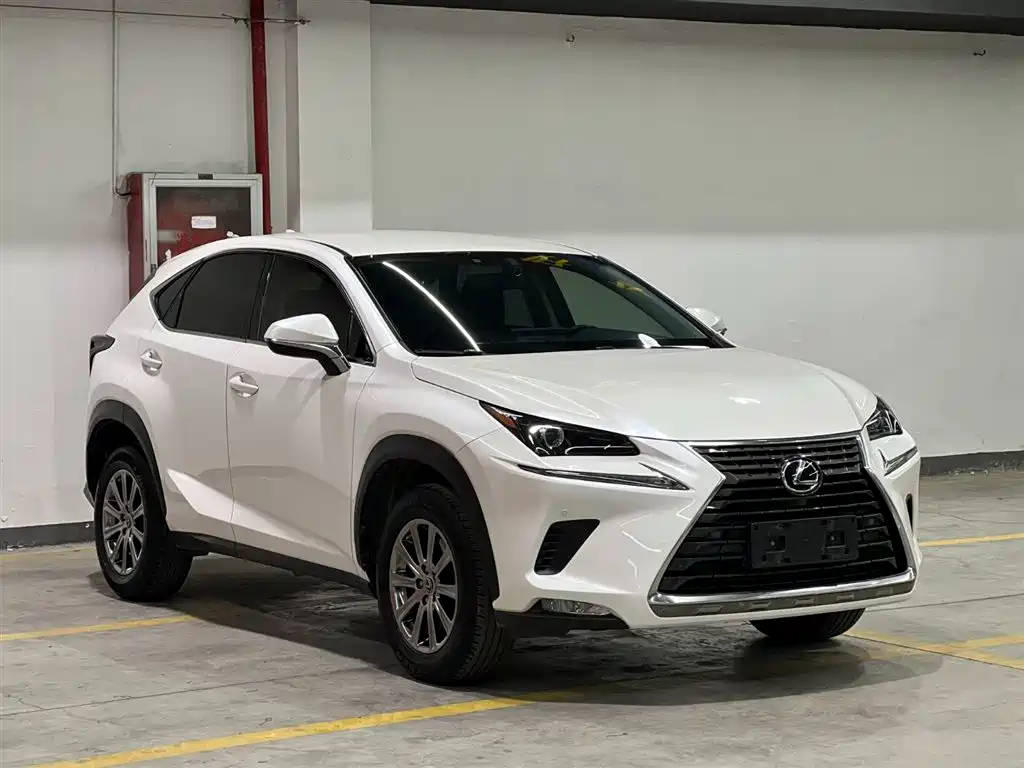 Lexus NX 200 FWD Sharp Travel CN-V