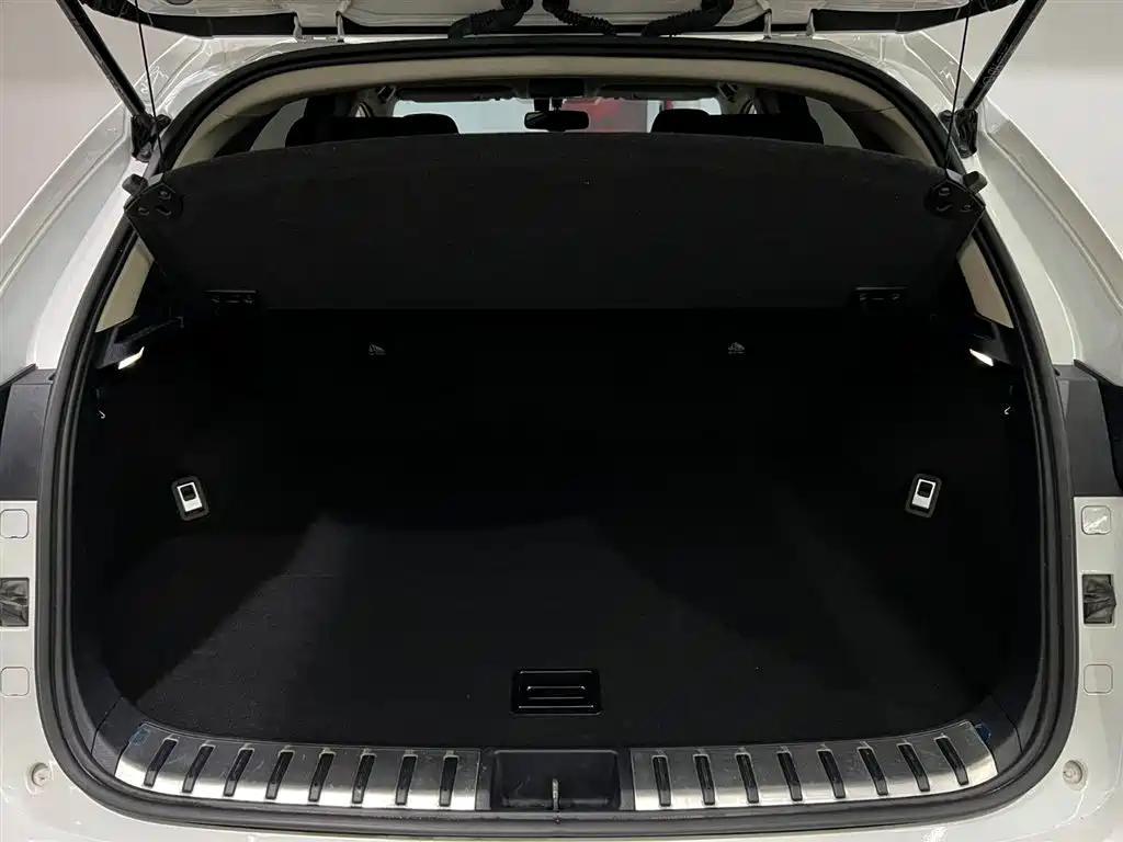 Lexus NX 200 FWD Sharp Travel CN-V