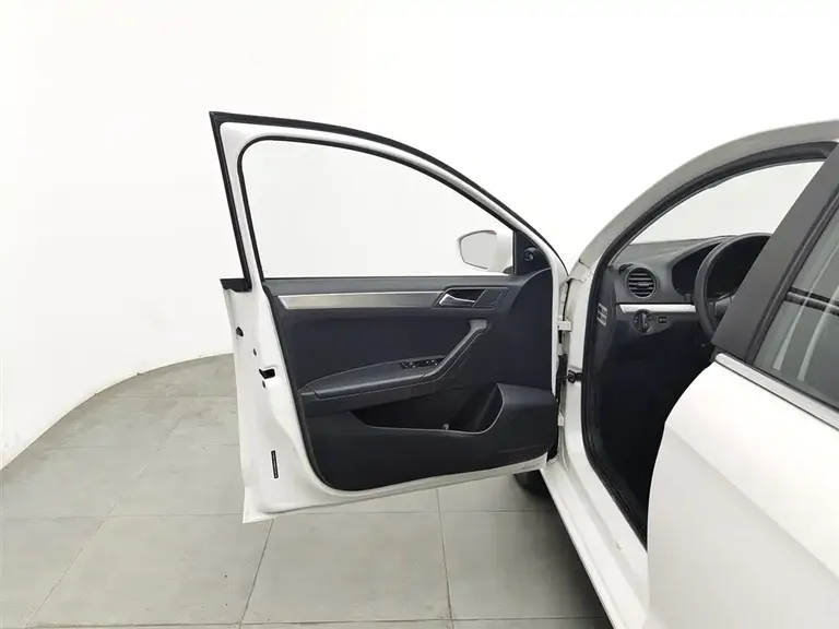 Volkswagen Jetta 1.4 L Manual Fashion