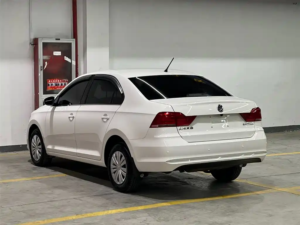 Santana 1.5 L Manual Style