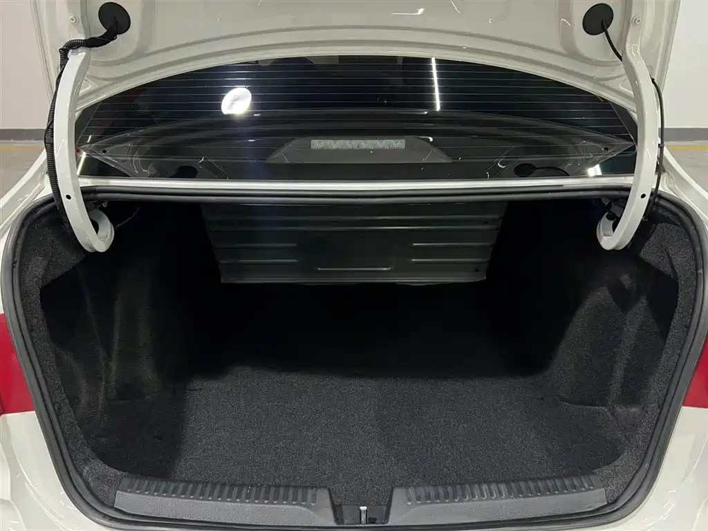 Santana 1.5 L Manual Style