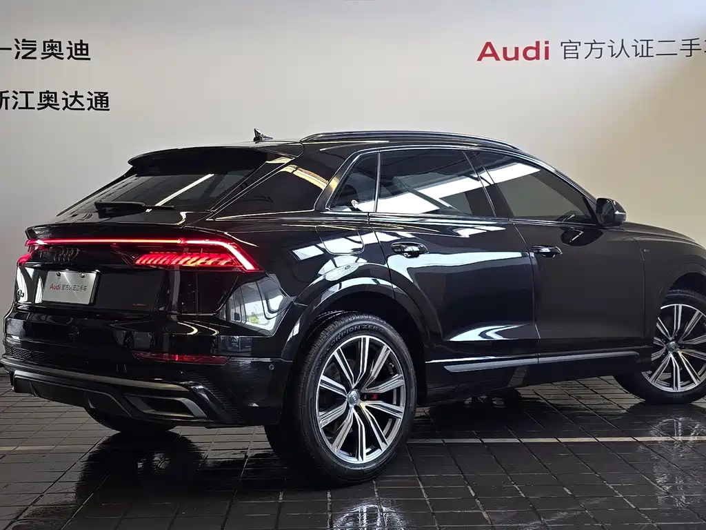 Audi Q8 奥迪Q8 2019款 45 TFSI 臻选动感型