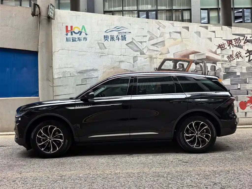 Nautilus 2.0 T 4 WD Premium