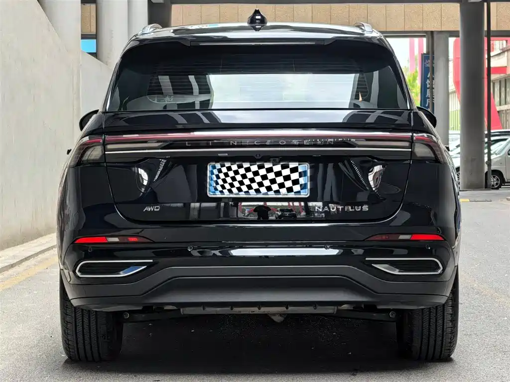Nautilus 2.0 T 4 WD Premium