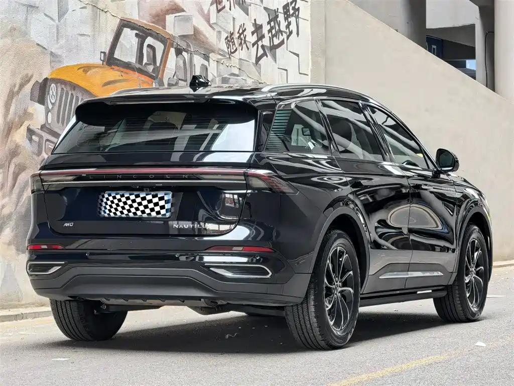 Nautilus 2.0 T 4 WD Premium