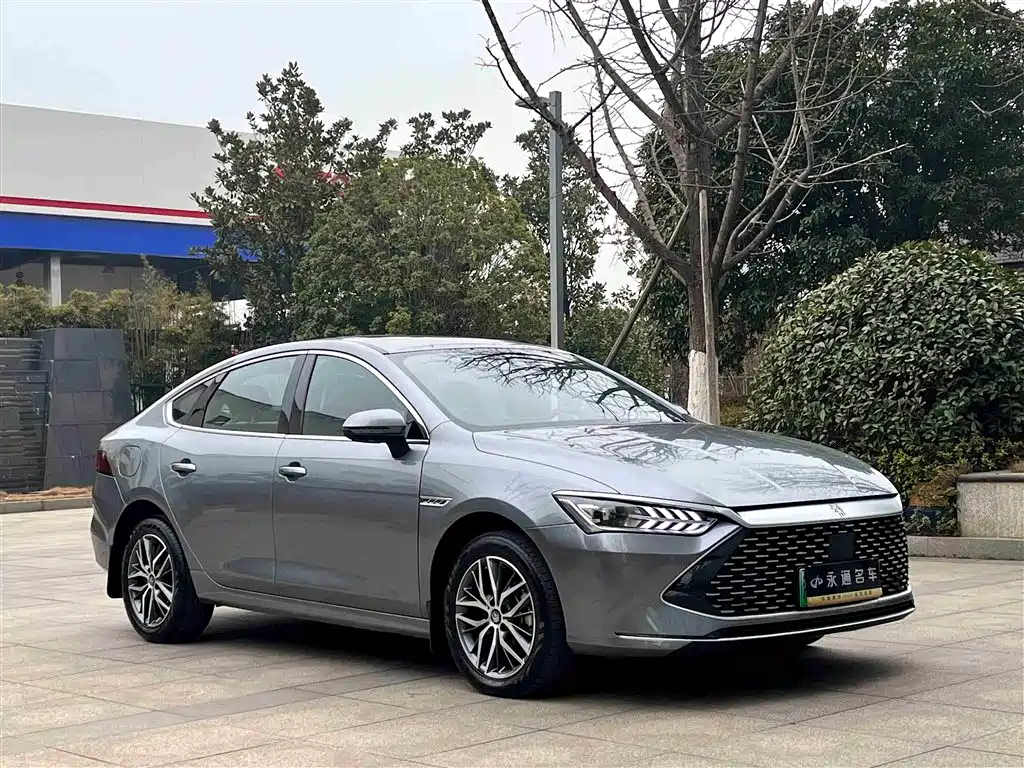 Qin PLUS Glory DM-i 120 KM Outstanding