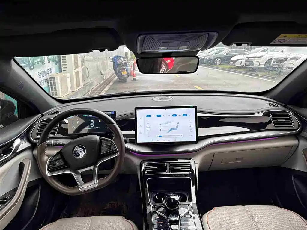 Qin PLUS Glory DM-i 120 KM Outstanding
