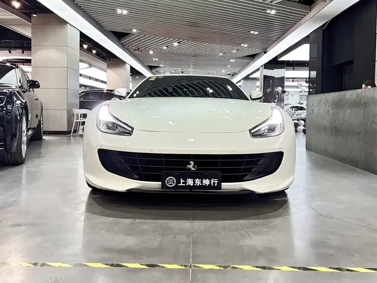 Ferrari GTC4 Lusso 3.9 T V8