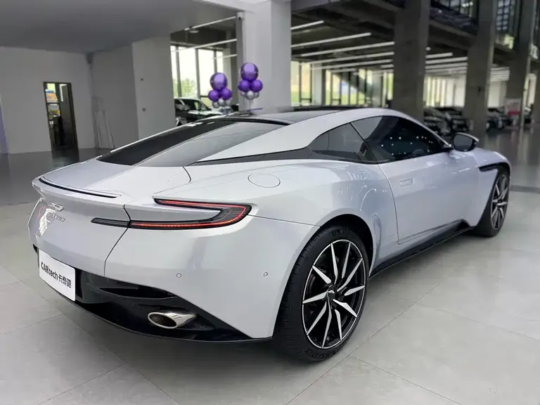 Aston Martin DB11 4.0 T V8 Coupe
