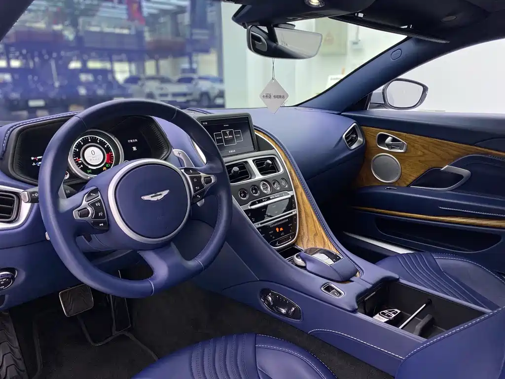 Aston Martin DB11 4.0 T V8 Coupe
