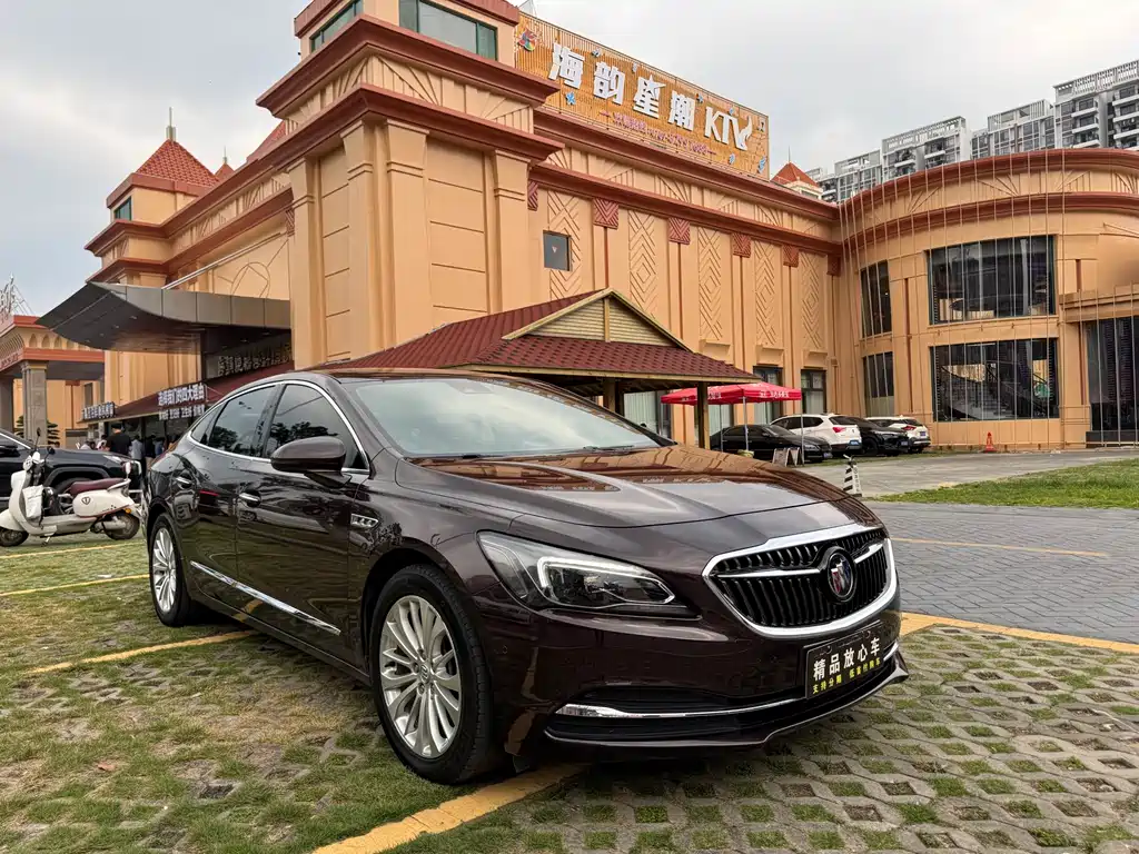 LaCrosse 28 T Luxury