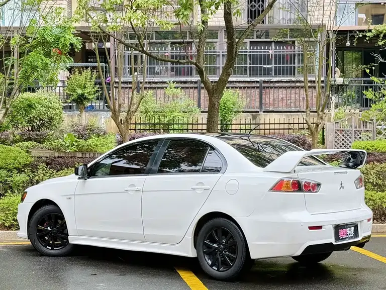 Mitsubishi Lancer EX 1.8 L CVT B&W Retro