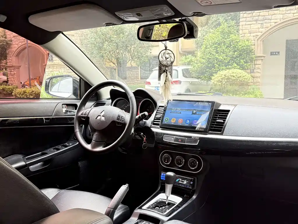 Lancer EX 1.8 L CVT B&W Retro