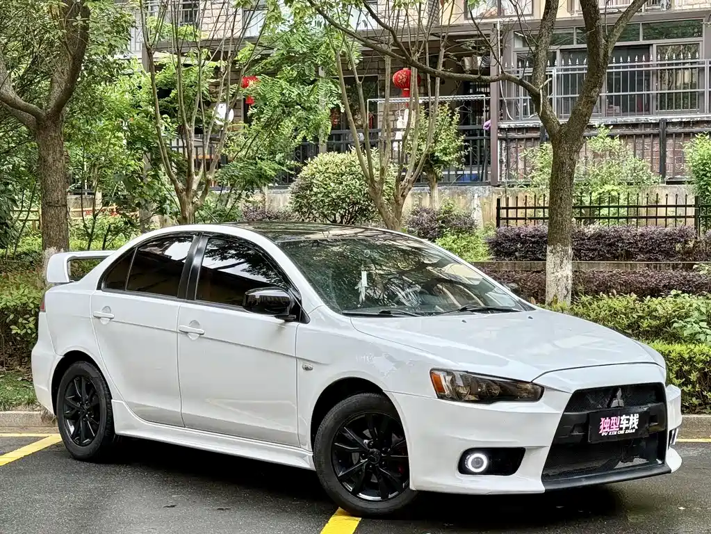 Lancer EX 1.8 L CVT B&W Retro
