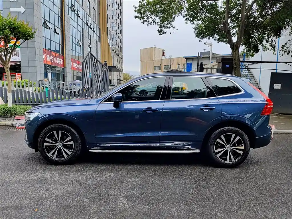 Volvo XC60 B5 4 WD Smart Ease Luxury
