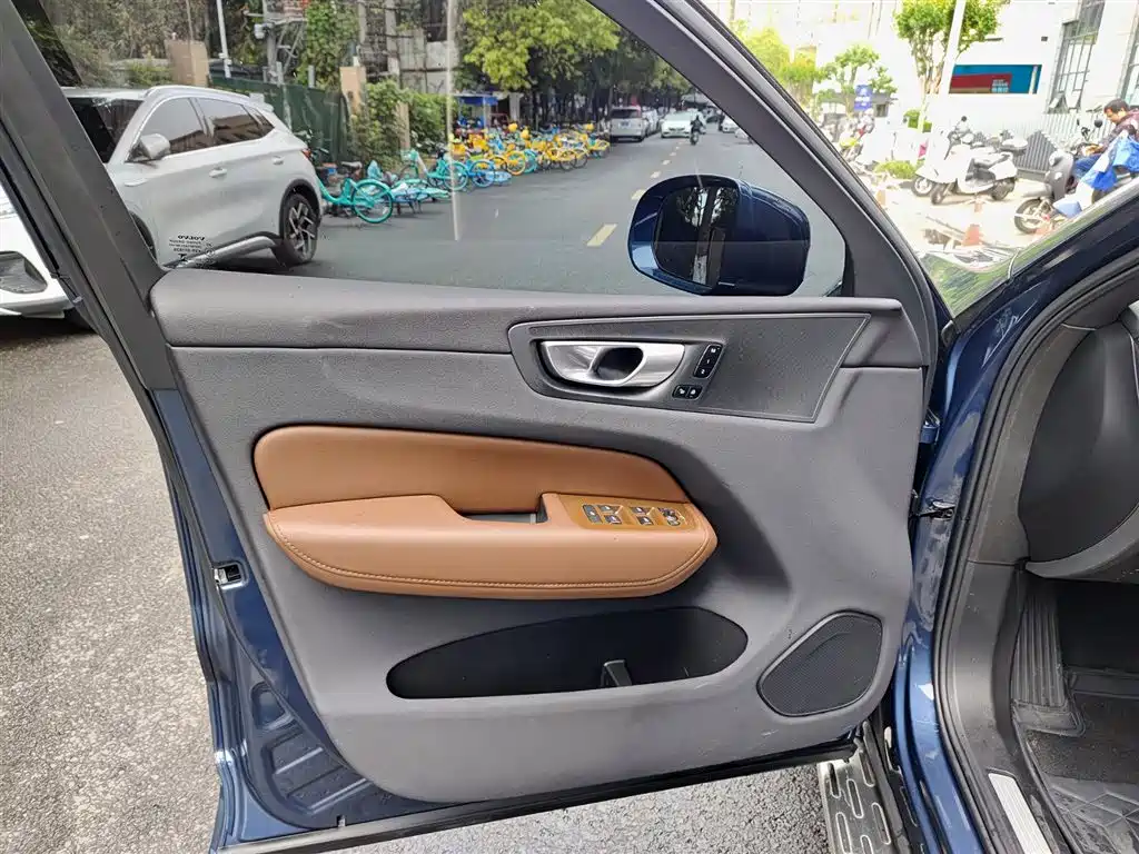 Volvo XC60 B5 4 WD Smart Ease Luxury