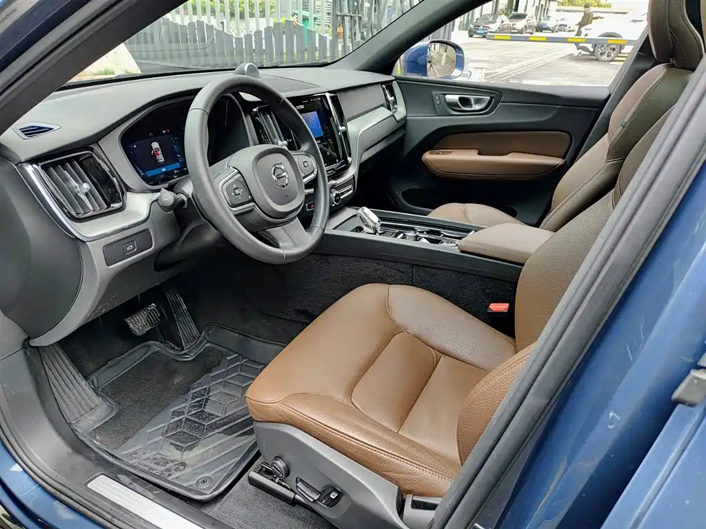 Volvo XC60 B5 4 WD Smart Ease Luxury