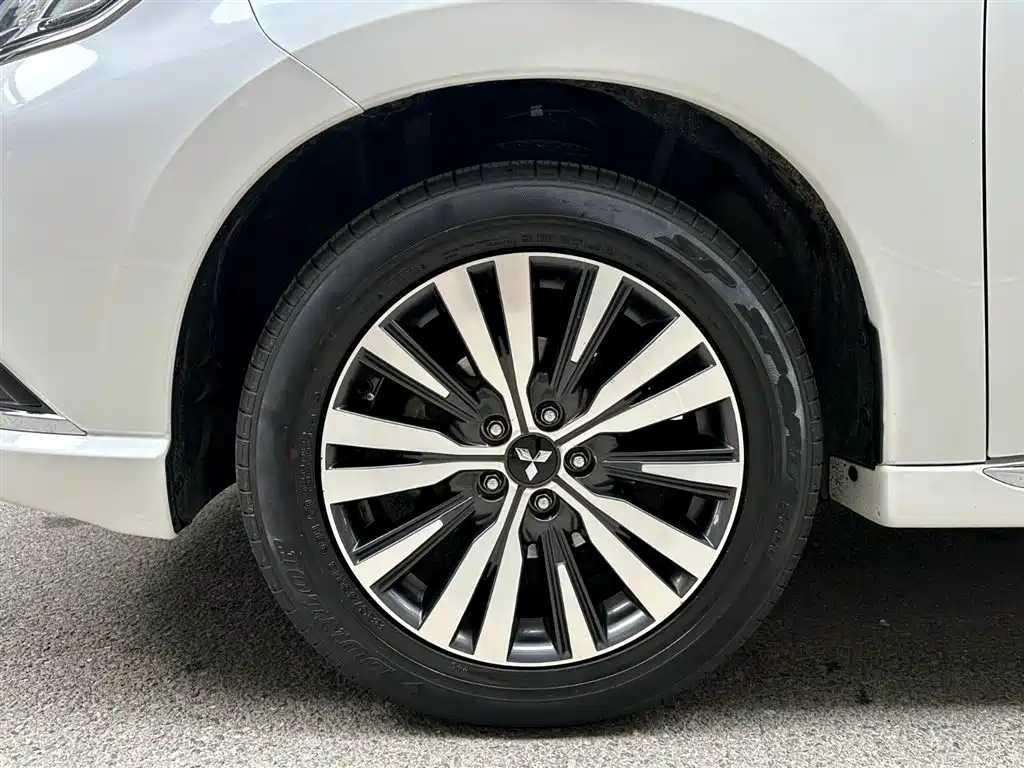 Outlander 2.0 L 2 WD Smooth Travel 5-seat