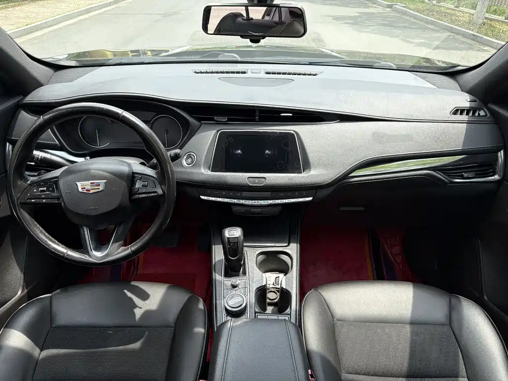 Cadillac XT4 28 T 2 WD Tech