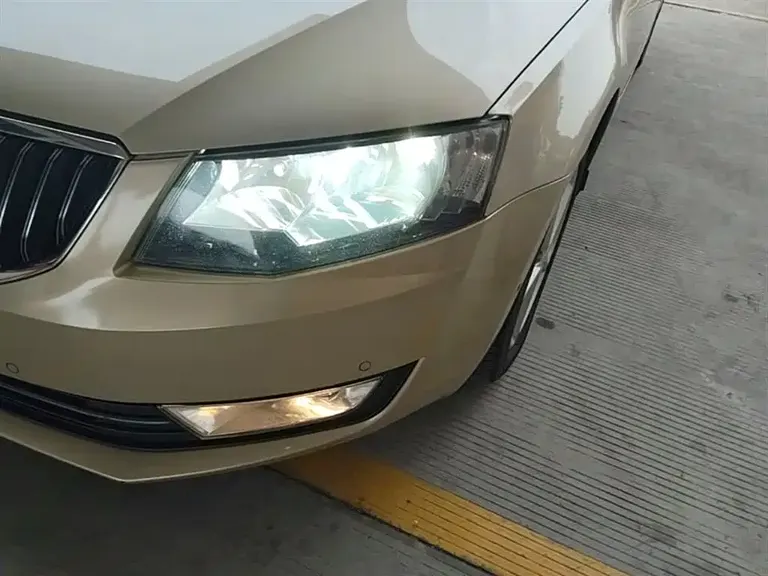 Skoda Octavia 1.6 L Auto Yijie