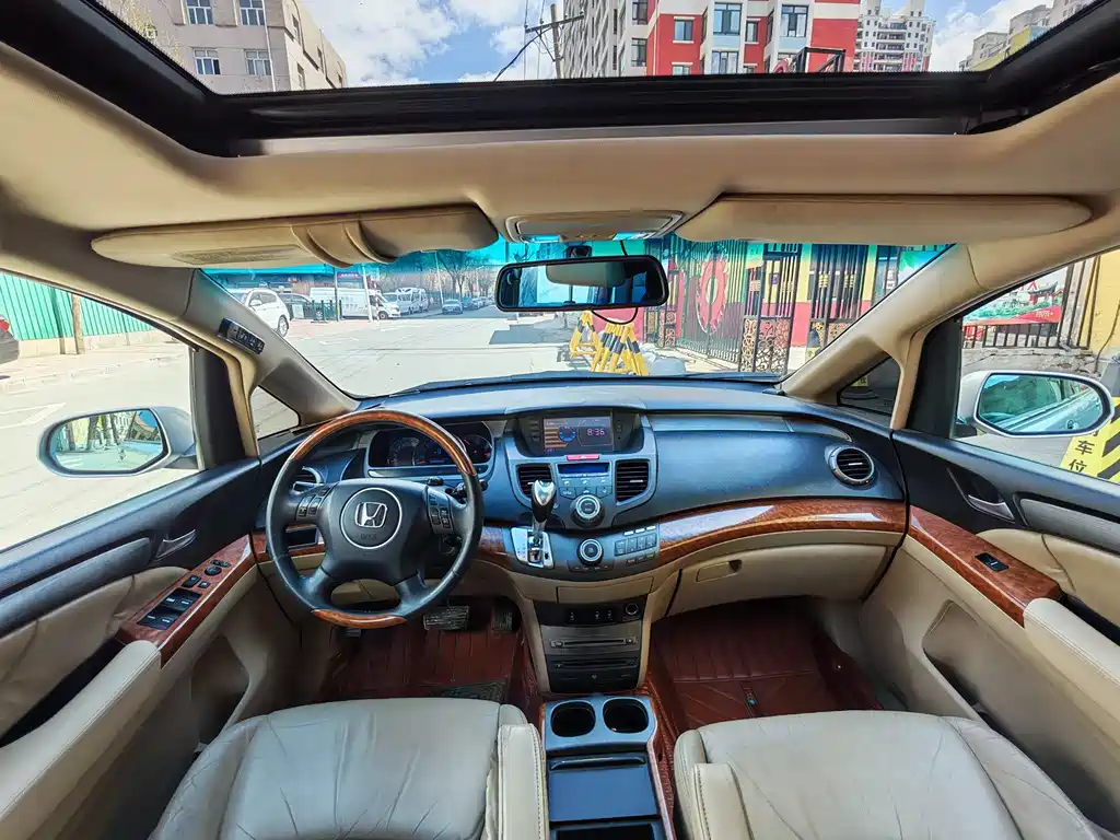 Odyssey 2.4 L Luxury