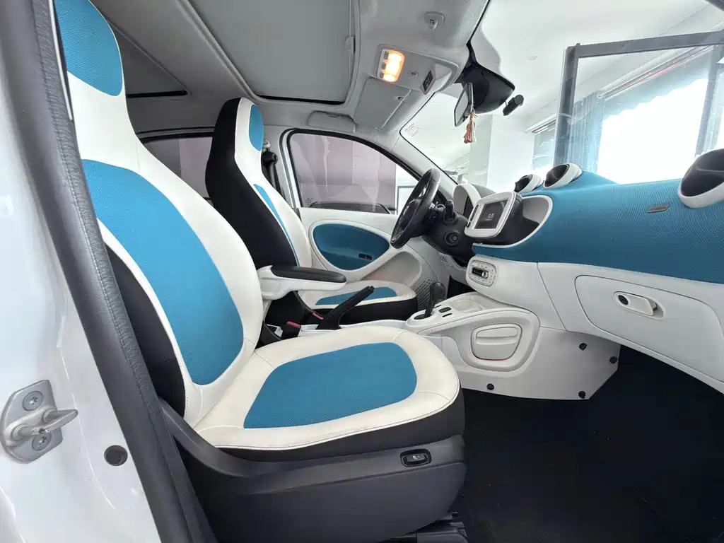 smart forfour smart forfour 2016款 0.9 T 66千瓦极致版