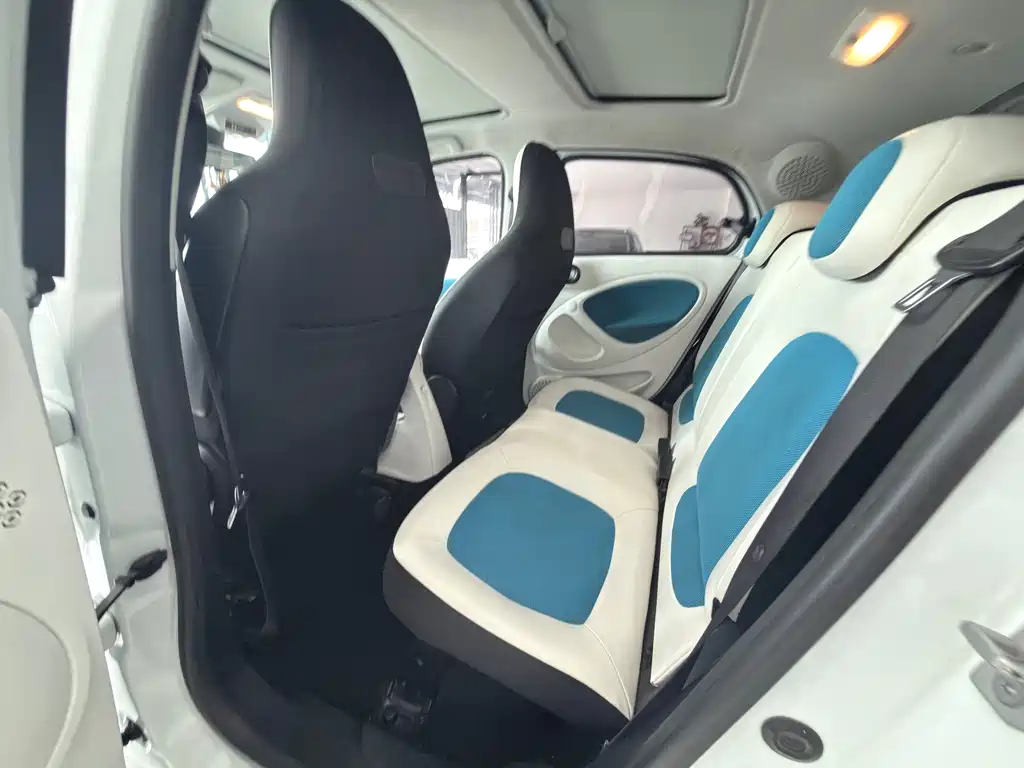 smart forfour smart forfour 2016款 0.9 T 66千瓦极致版