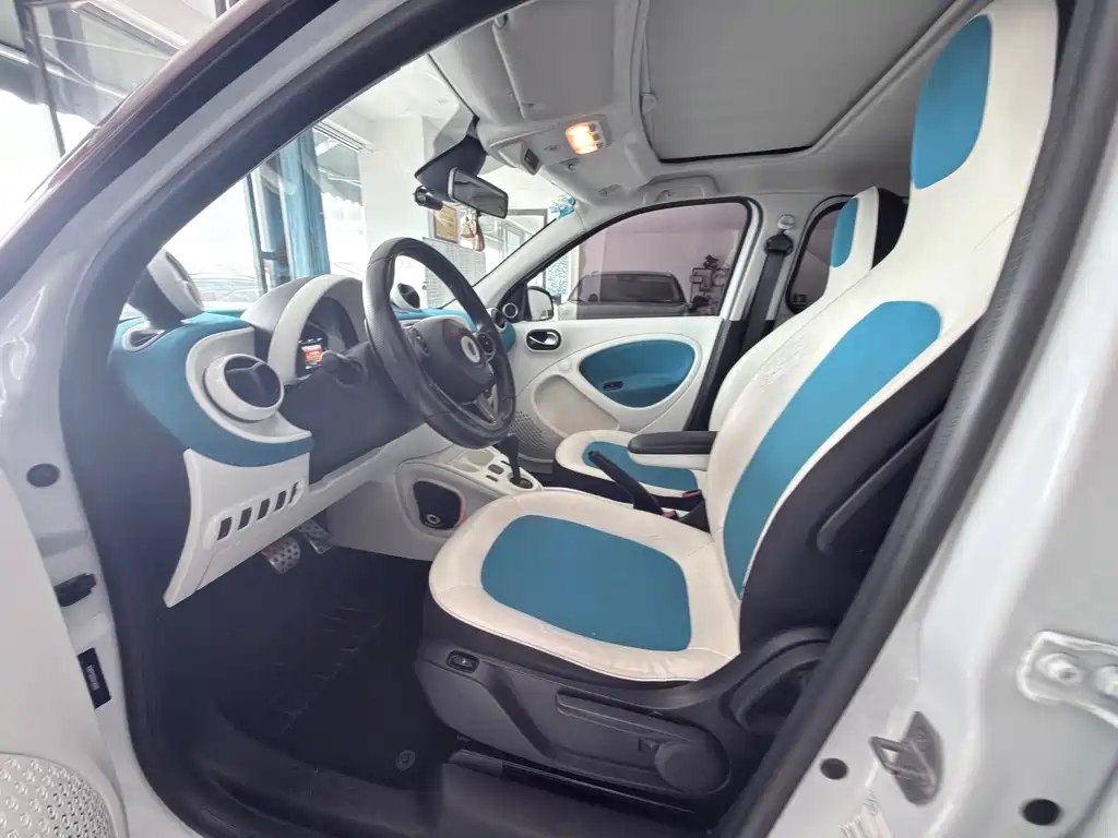 smart forfour smart forfour 2016款 0.9 T 66千瓦极致版