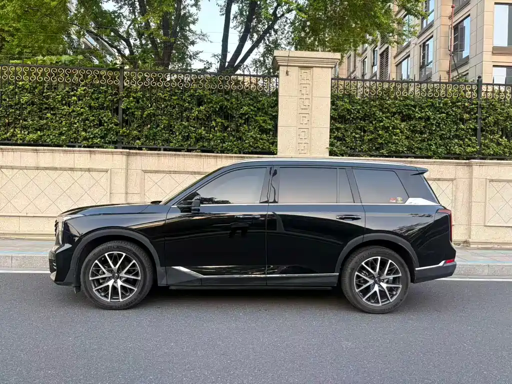 GAC Trumpchi GS8 Navigator Series 2.0 TGDI 2 WD Luxury Connected (7-seat)