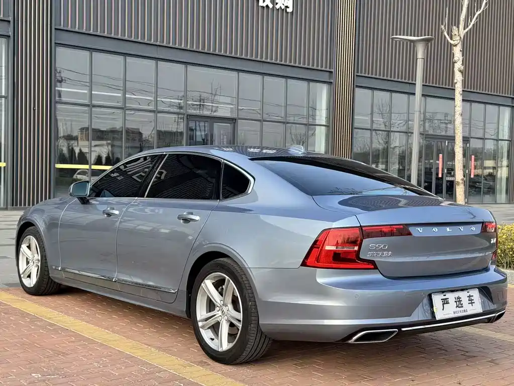 Volvo S90 T4 Smart Travel Luxury