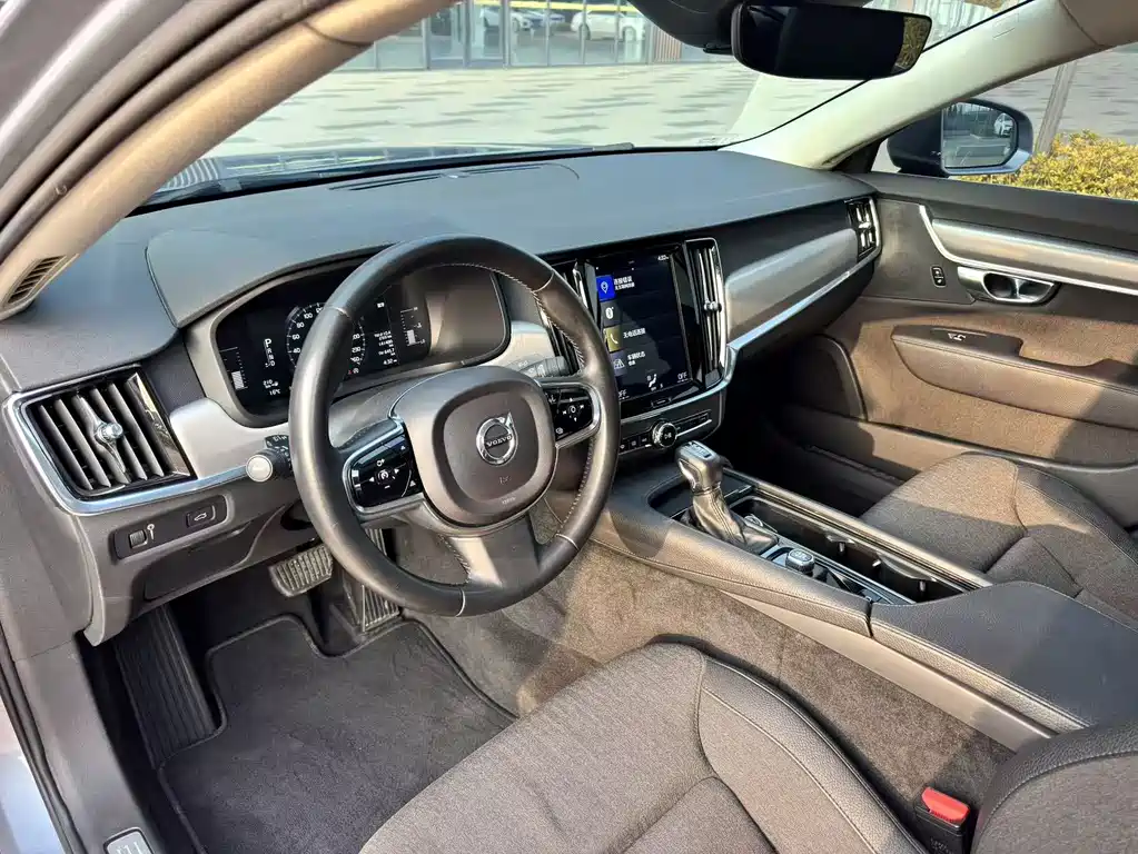 Volvo S90 T4 Smart Travel Luxury