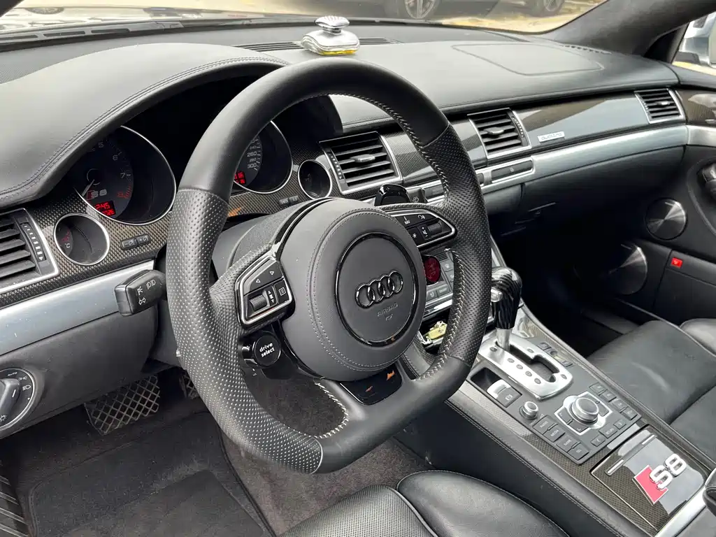 Audi S8 S8 5.2 FSI quattro