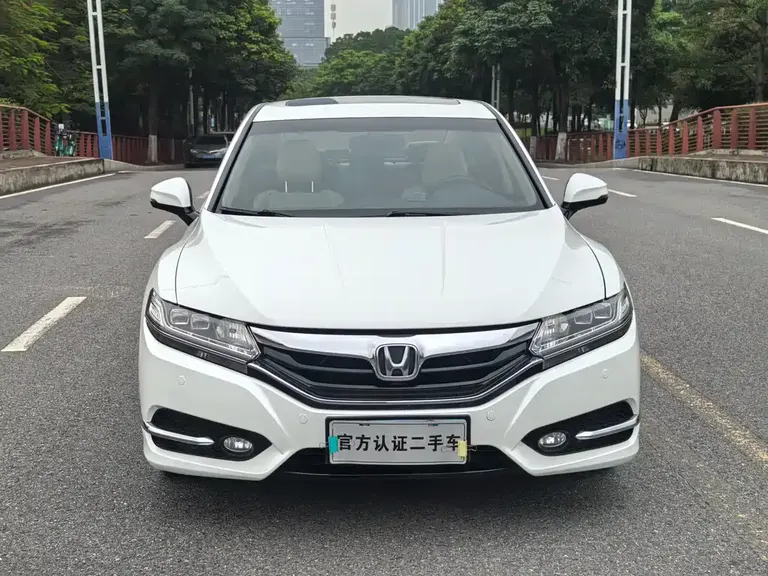 Honda Spirior 2.4 L Distinguished